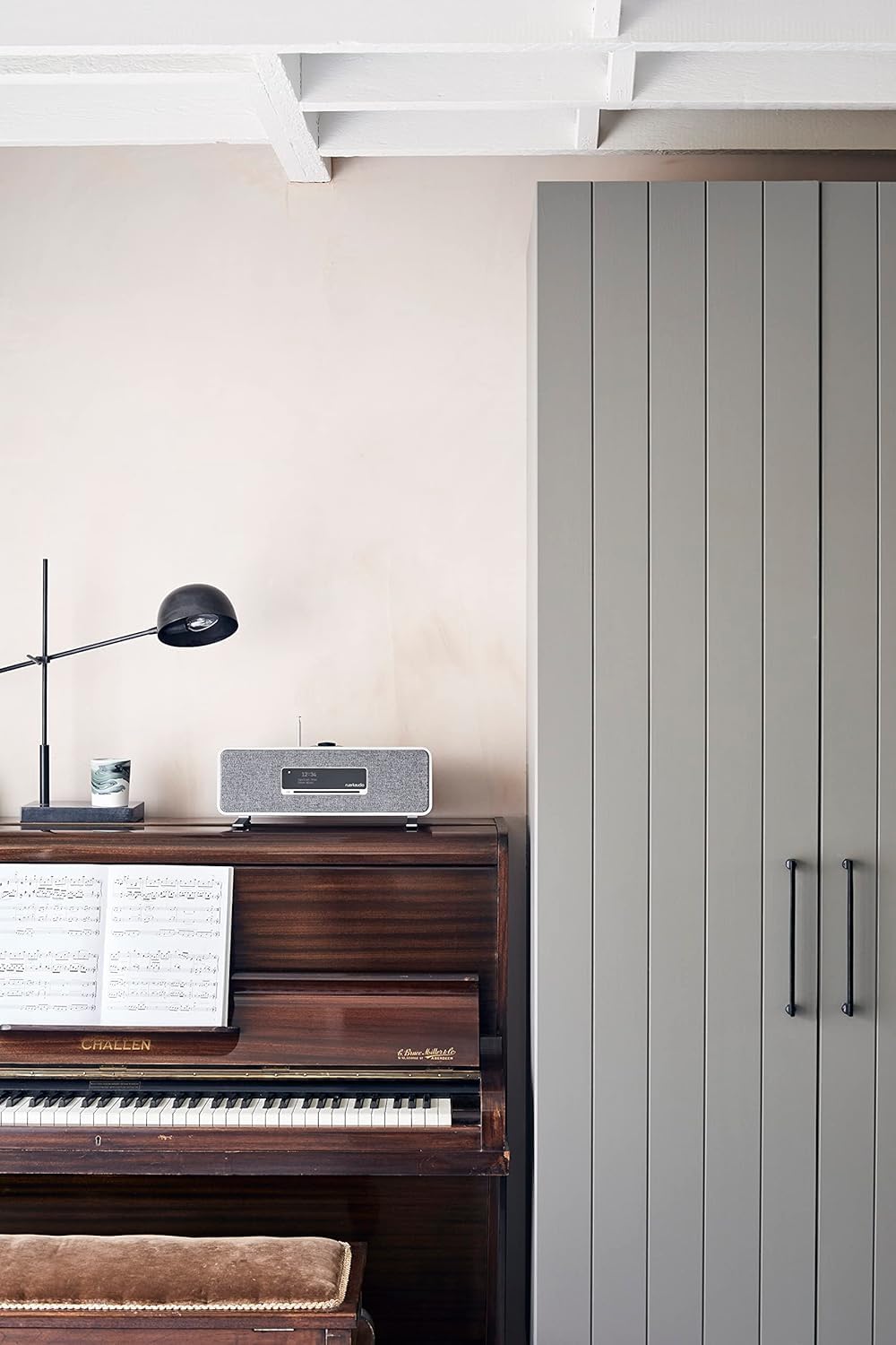 #Color_ Soft Grey lacquer with lead
grey fabric grille