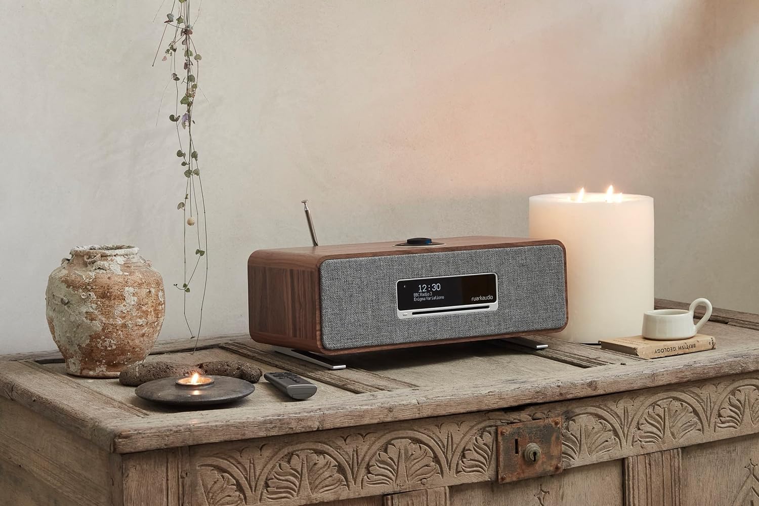 #Color_ Rich Walnut veneer with
  lead grey fabric grille