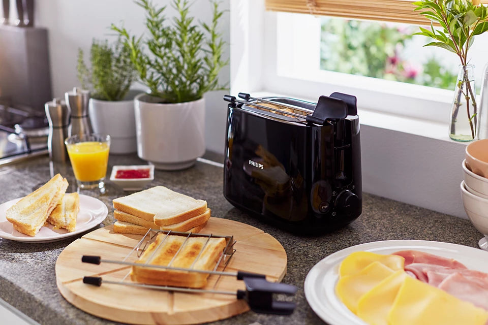 Philips Daily Collection HD2583/90 600 Watt 2 in 1   Toaster and Sandwichmaker (Black)